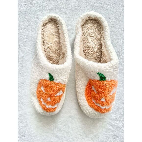 Cream and orange Halloween pumpkin jack-o’-lantern fuzzy slippers ￼ - Picture 1 of 3